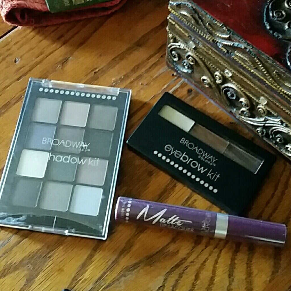 TRIO EYE BROW AND LIP SET nwot